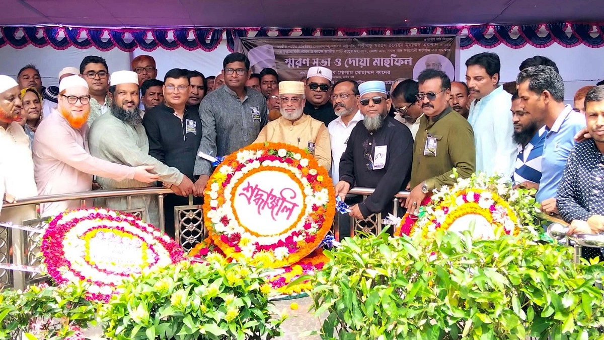 আ. লীগের অস্তিত্ব টেকাতে শেখ হাসিনার দেশে আসা জরুরি