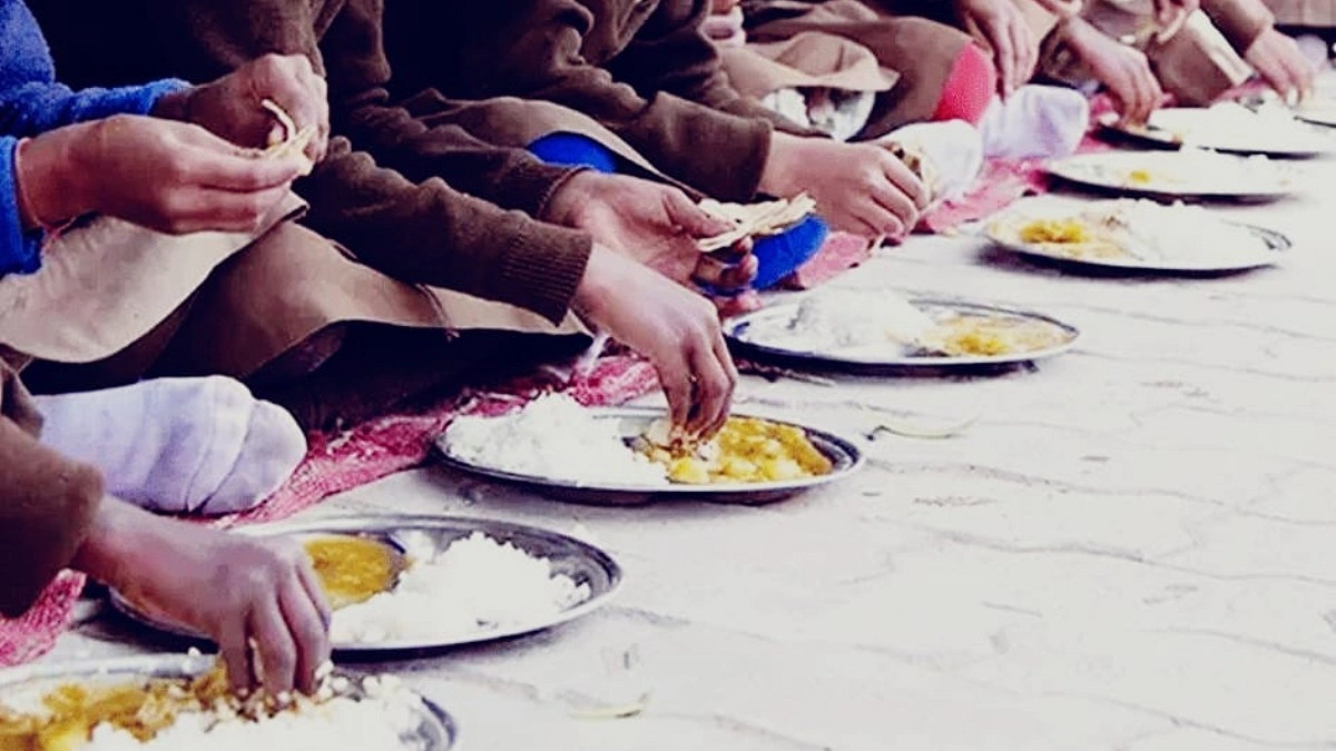 স্কুল মিলে নিরামিষ খাবার নিয়ে কলকাতায় মামলা, চাপে বিজেপি সরকার