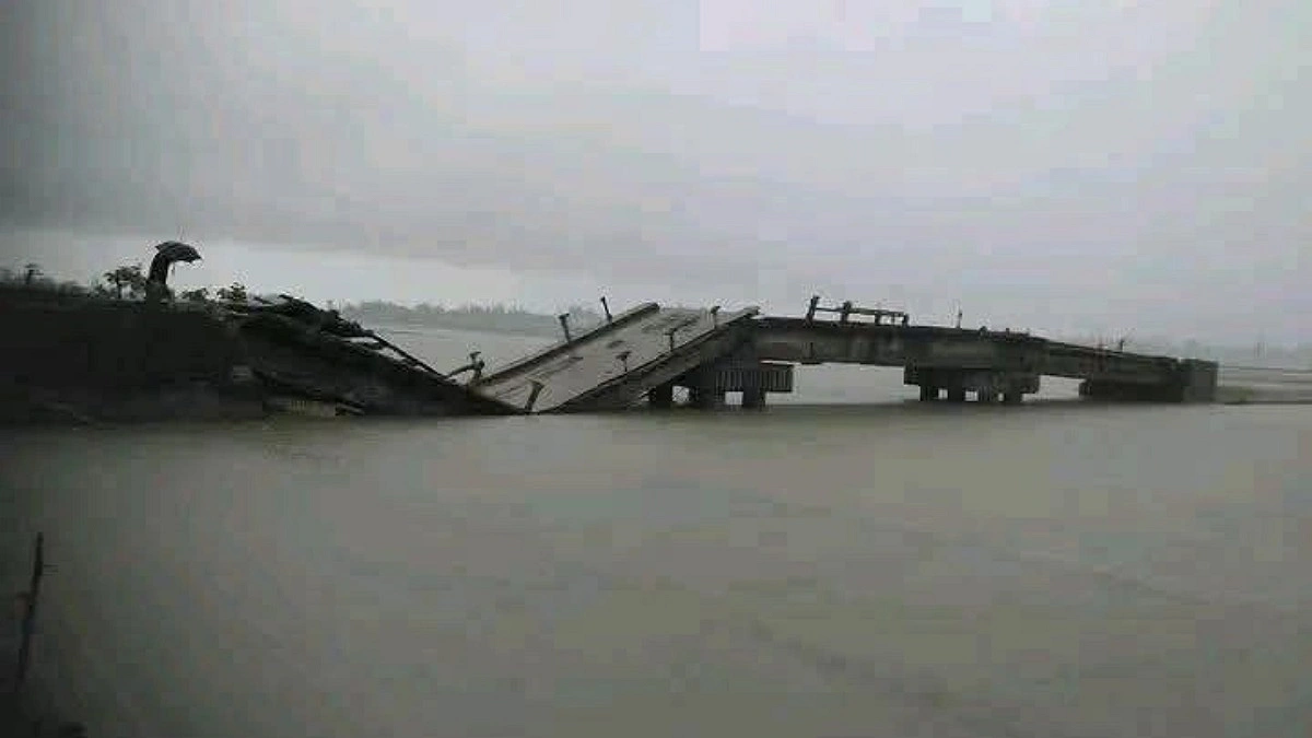 টানা বৃষ্টিতে কুতুবদিয়ায় সেতু ধসে যোগাযোগ বিচ্ছিন্ন