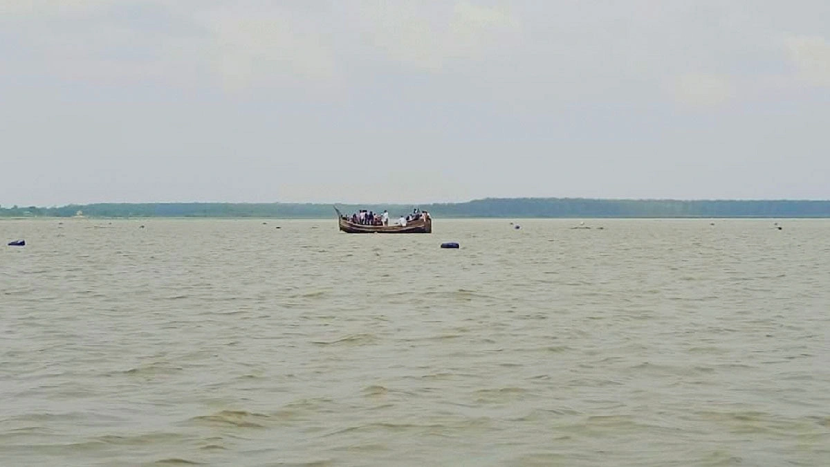উত্তাল মেঘনায়  মাছ ধরতে  গিয়ে মৃত্যু