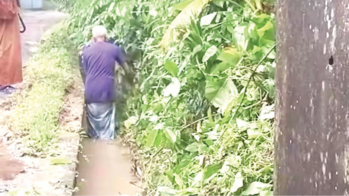 রাস্তাঘাট পরিষ্কার করা নাসিরের নেশা