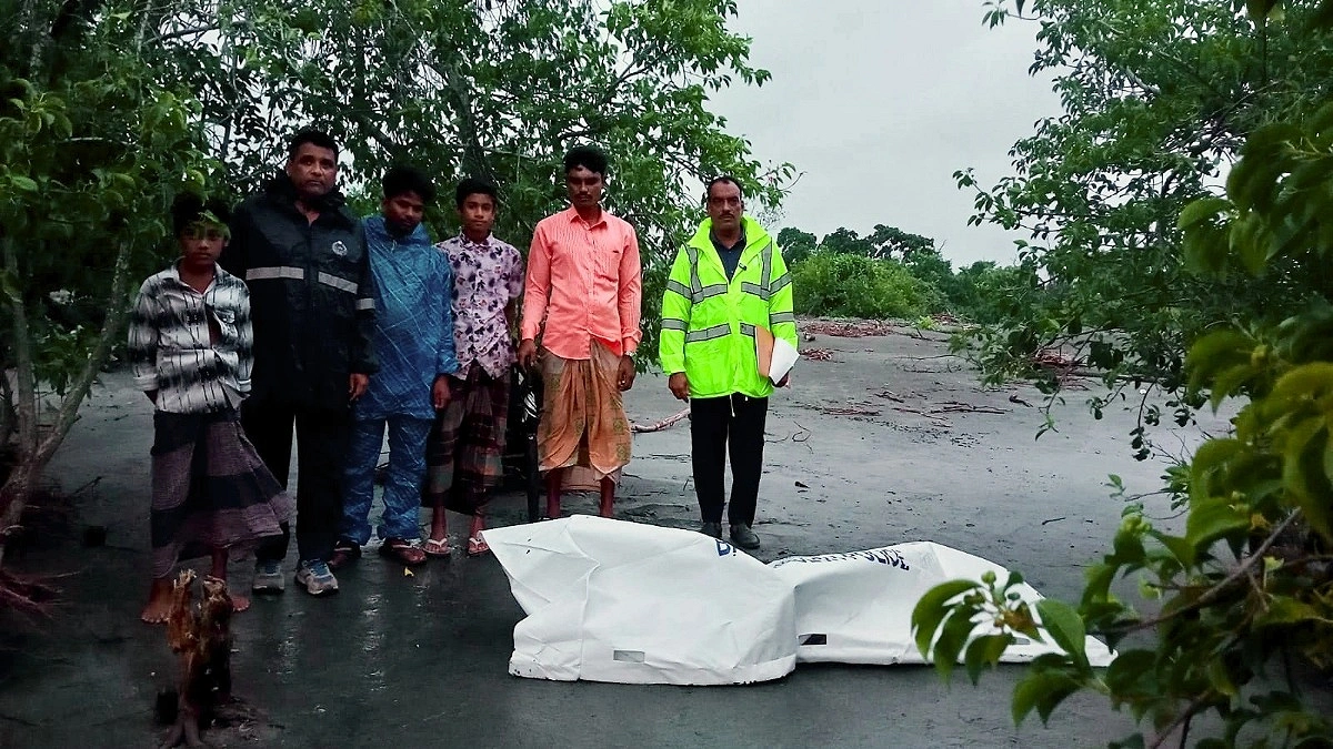 কুয়াকাটায় সৈকতে ভাসছিল যুবকের অর্ধগলিত মরদেহ