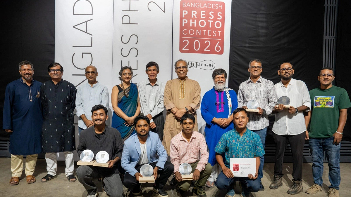 ‘গাছ লাগানোর ছবি তুললে খুশি, দমন-পীড়নের ছবি তুললেই আক্রমণ’