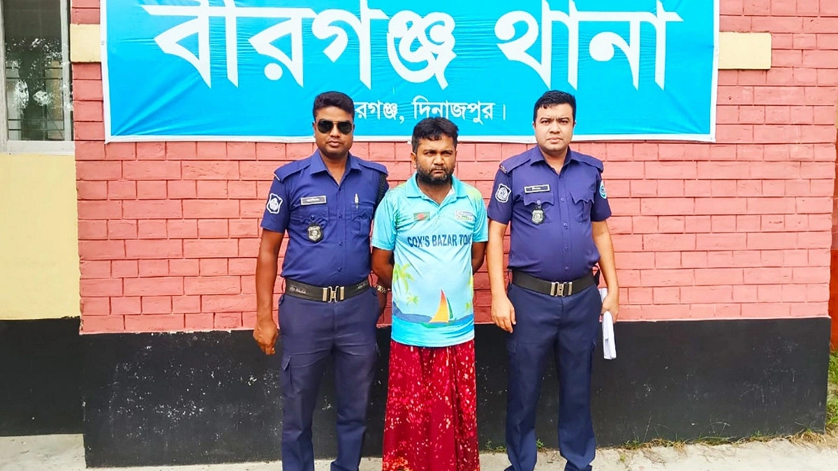 চাকরি, অর্থ, জমি সব হারিয়ে কারাগারে