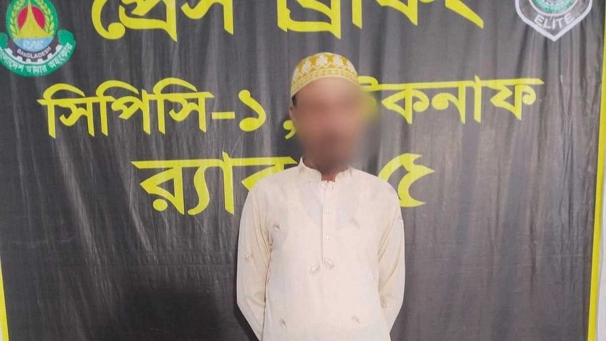 পেট ও দুই পায়ে বেঁধে ২৪ হাজার ইয়াবা বহন, সিএনজিচালক আটক