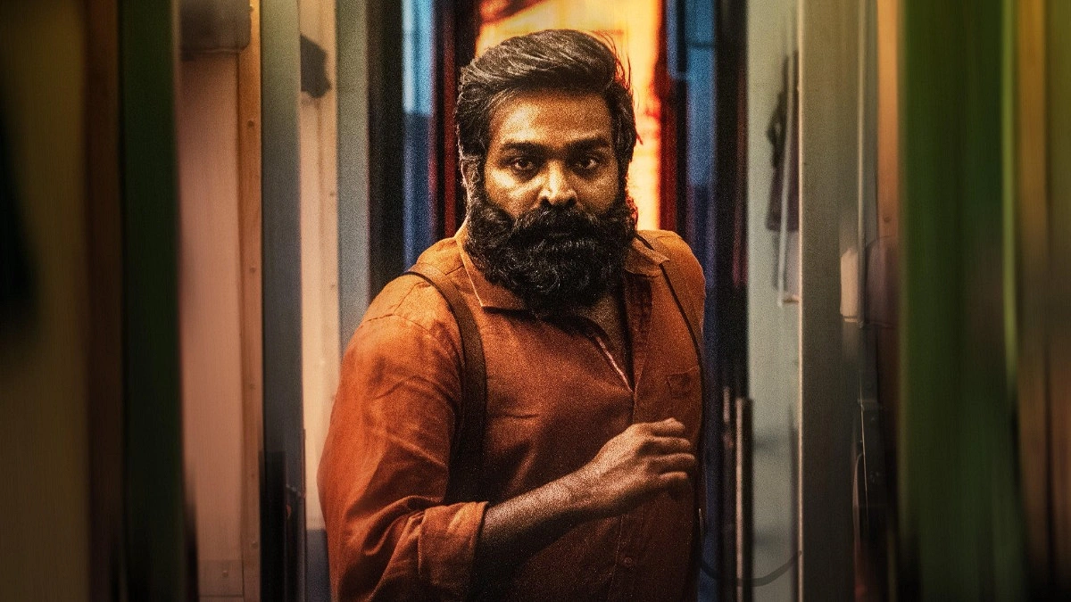 চলন্ত ট্রেনে দুর্দান্ত অ্যাকশনে বাজিমাত বিজয় সেতুপতির