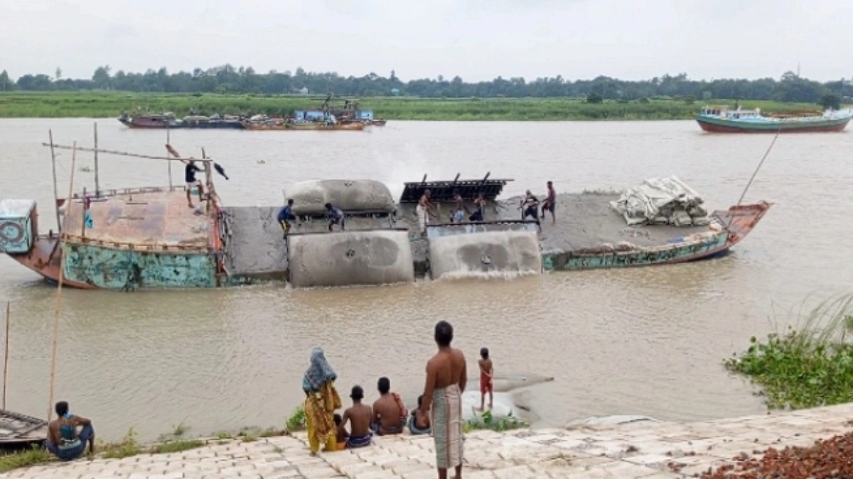 ভাঙনের কাছ থেকেই বালু উত্তোলন, নদীর বালুতেই বাঁধ মেরামত