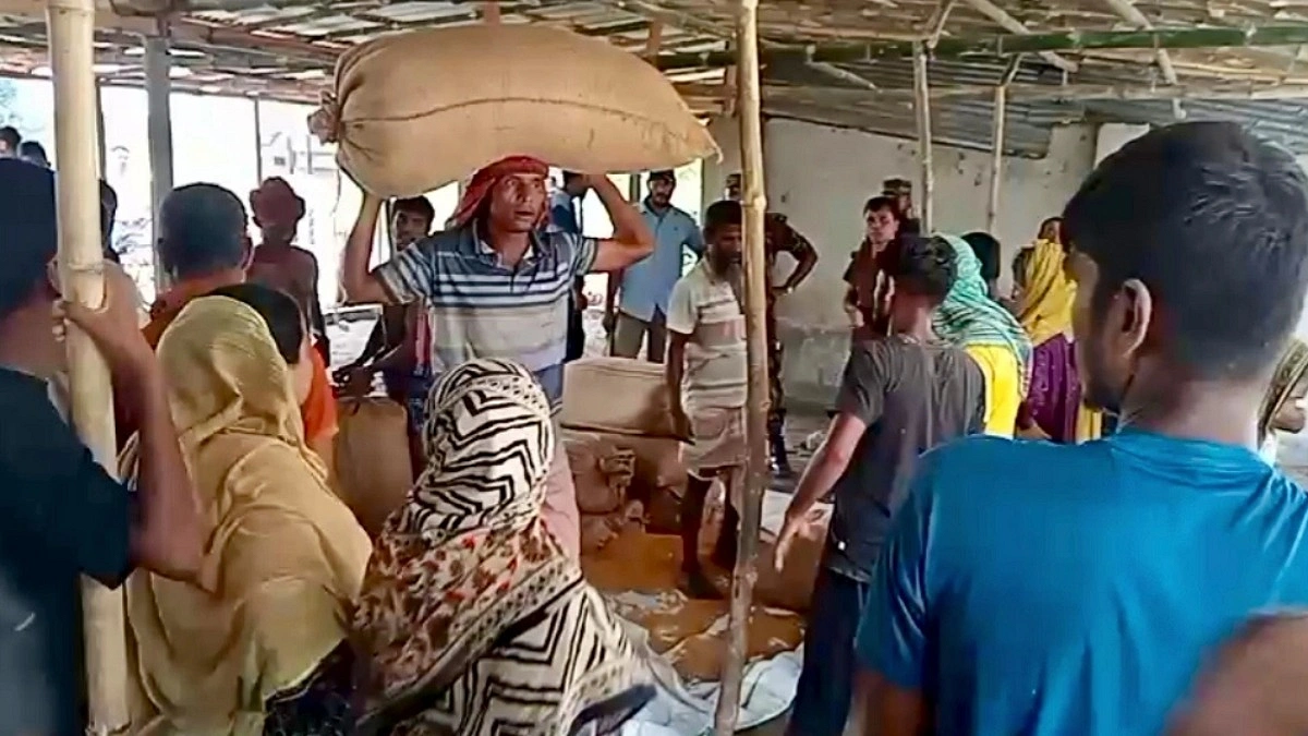হিলিতে মুরগির শেড থেকে ১০০ বস্তা ছোলা-সরিষা উদ্ধার