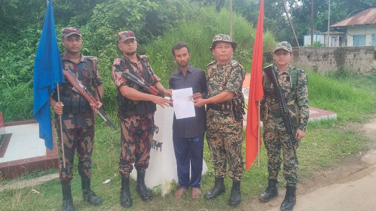 পতাকা বৈঠকের পর বাংলাদেশি যুবককে ফেরত দিল বিএসএফ