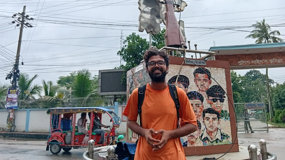 ফাহিম হাঁটছেন টেকনাফ থেকে তেঁতুলিয়া, লক্ষ্য পরিবেশ রক্ষা