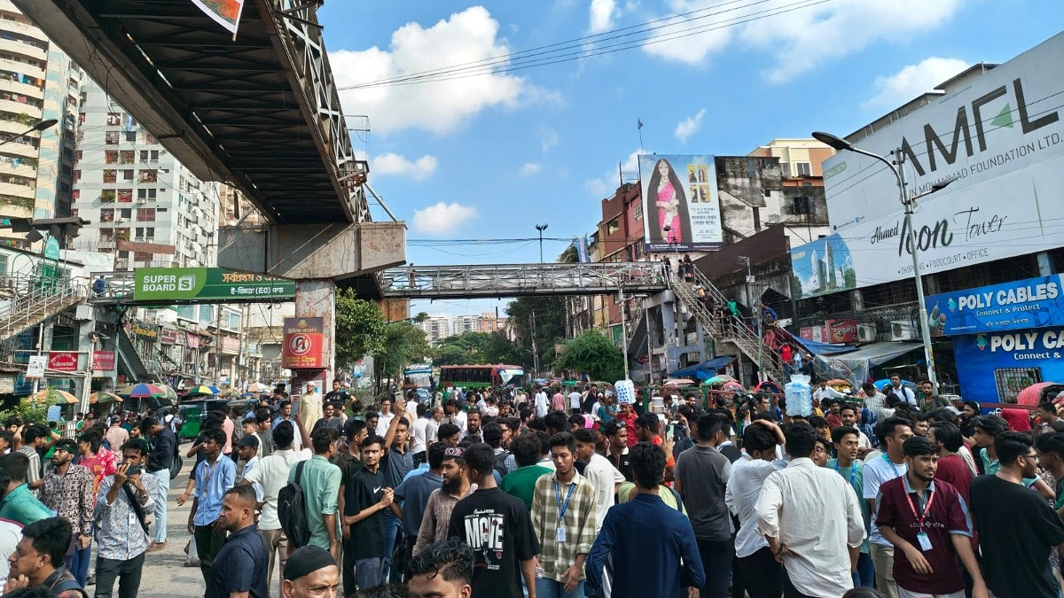শিক্ষামন্ত্রীর পদত্যাগ চেয়ে আবারও সায়েন্স ল্যাবে শিক্ষার্থীরা