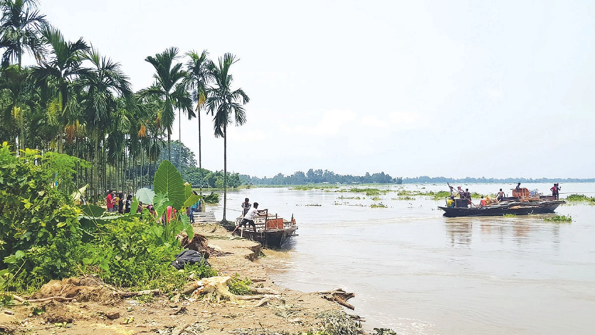 ঢেউয়ে ভাসছে মানুষের স্বপ্ন
