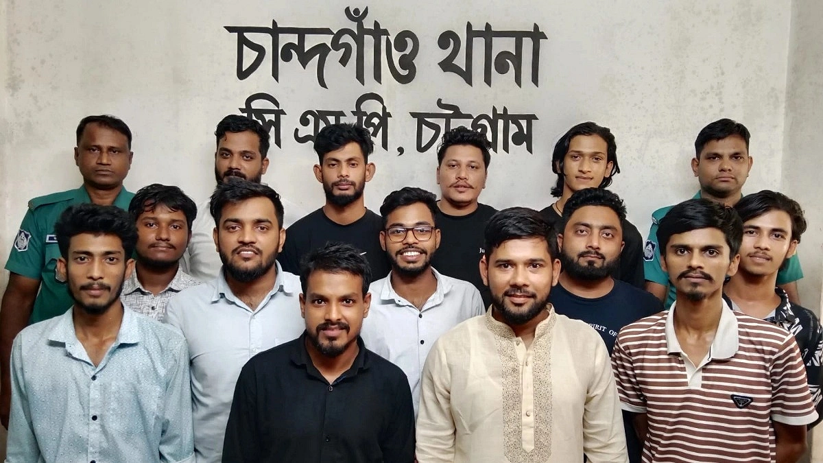 মশাল মিছিলের চেষ্টা, ছাত্রলীগের ১৩ কর্মী আটক
