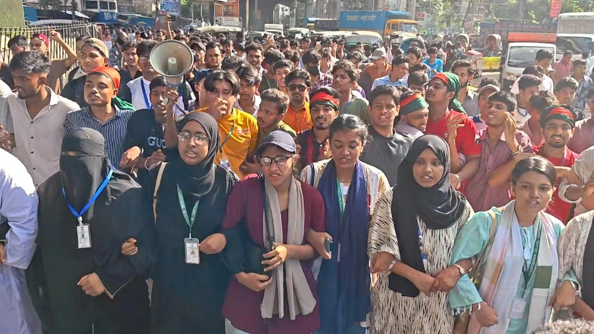 শিক্ষামন্ত্রীর পদত্যাগ দাবিতে চট্টগ্রামে আজও বিক্ষোভ