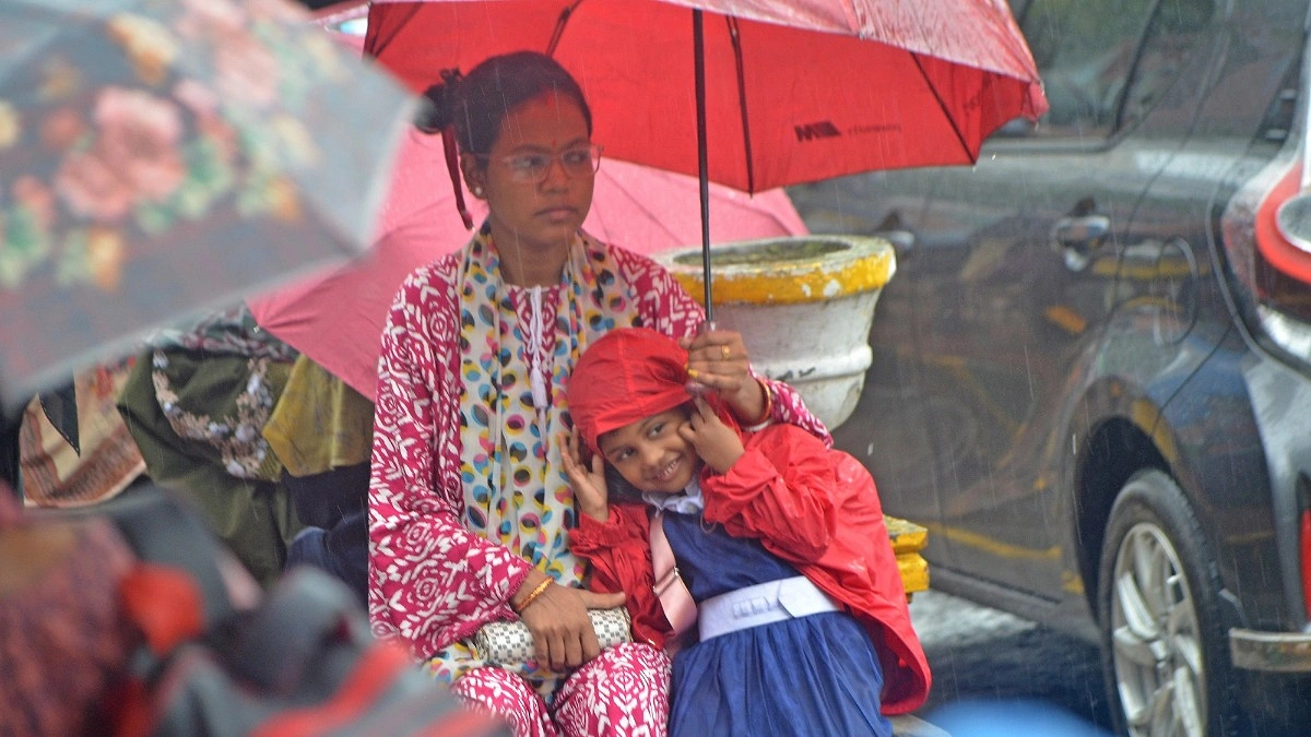 লঘুচাপের প্রভাবে চট্টগ্রামে বৃষ্টি, পাহাড় ধসের শঙ্কা