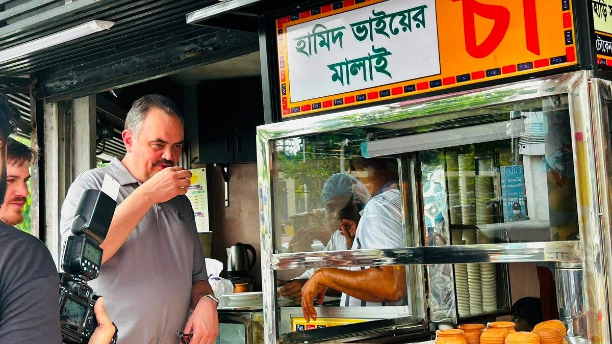 চট্টগ্রামে মালাই চায়ের স্বাদে মুগ্ধ মার্কিন রাষ্ট্রদূত