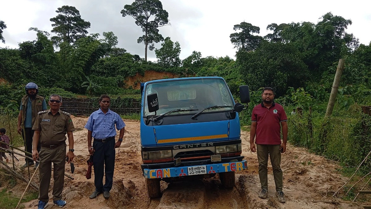বনভূমিতে অবৈধ বালু উত্তোলন, ট্রাক জব্দ