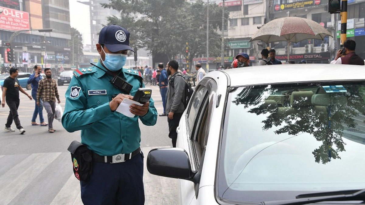 ট্রাফিক আইন লঙ্ঘনে ২ হাজার ৩৩৬ মামলা