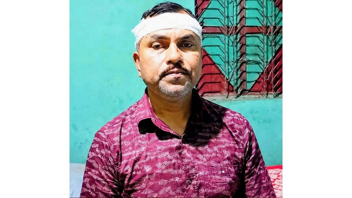 বিকাশ ব্যবসায়ীকে কুপিয়ে টাকা-মোবাইল ছিনতাই