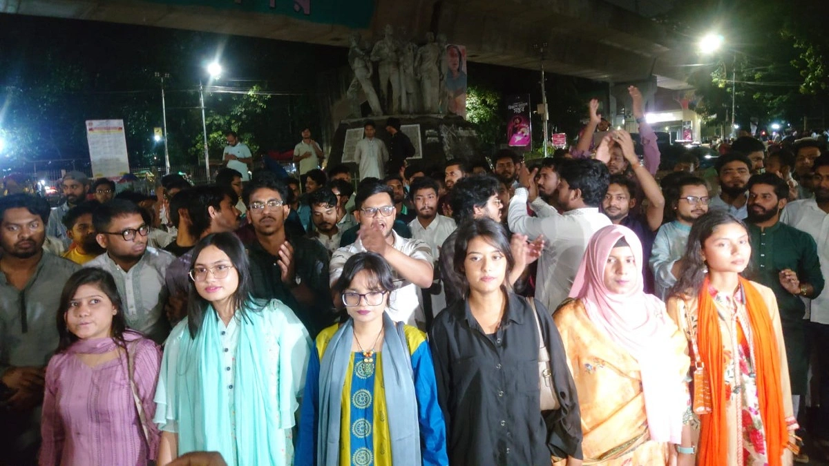 ঢাকা বিশ্ববিদ্যালয়ে ছাত্রশক্তির বিক্ষোভ