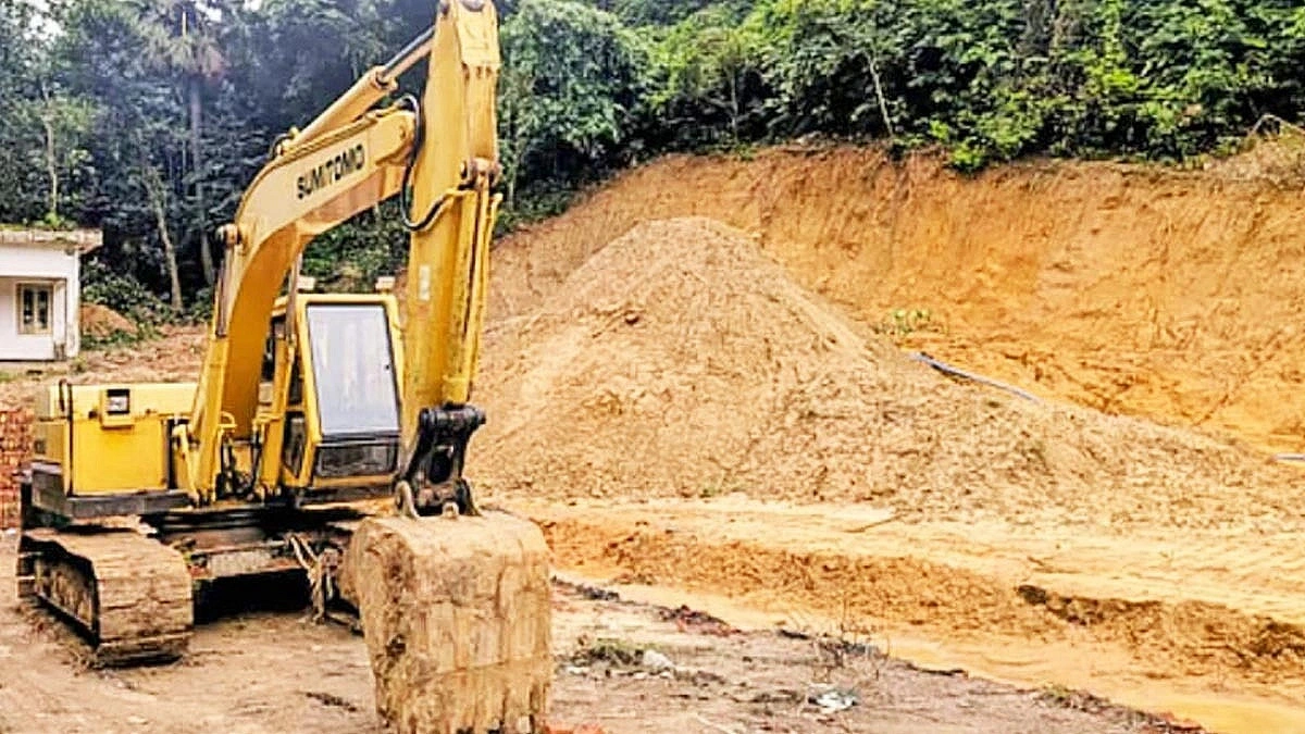 চবিতে ভবন নির্মাণে পাহাড় কাটার অভিযোগ