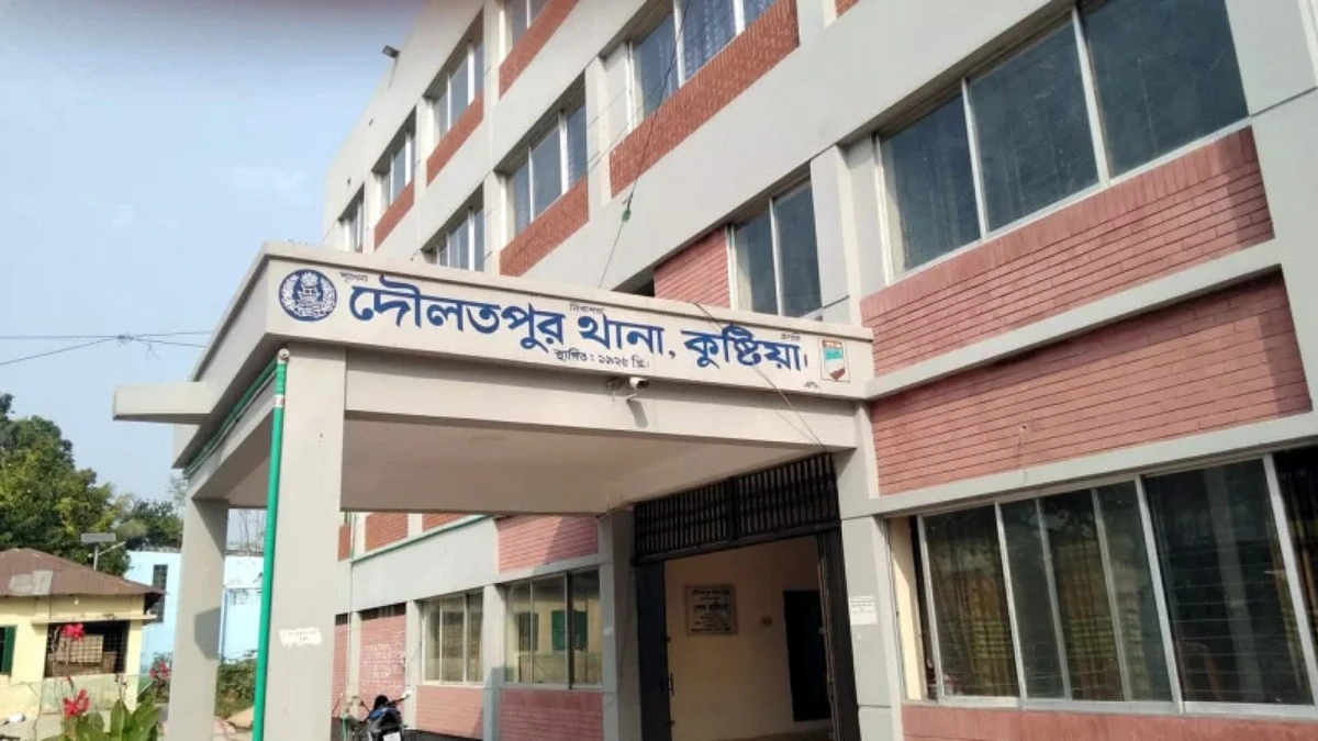 ময়নাতদন্তের জন্য জুলাই শহীদের মরদেহ তোলায় পরিবারের বাধা