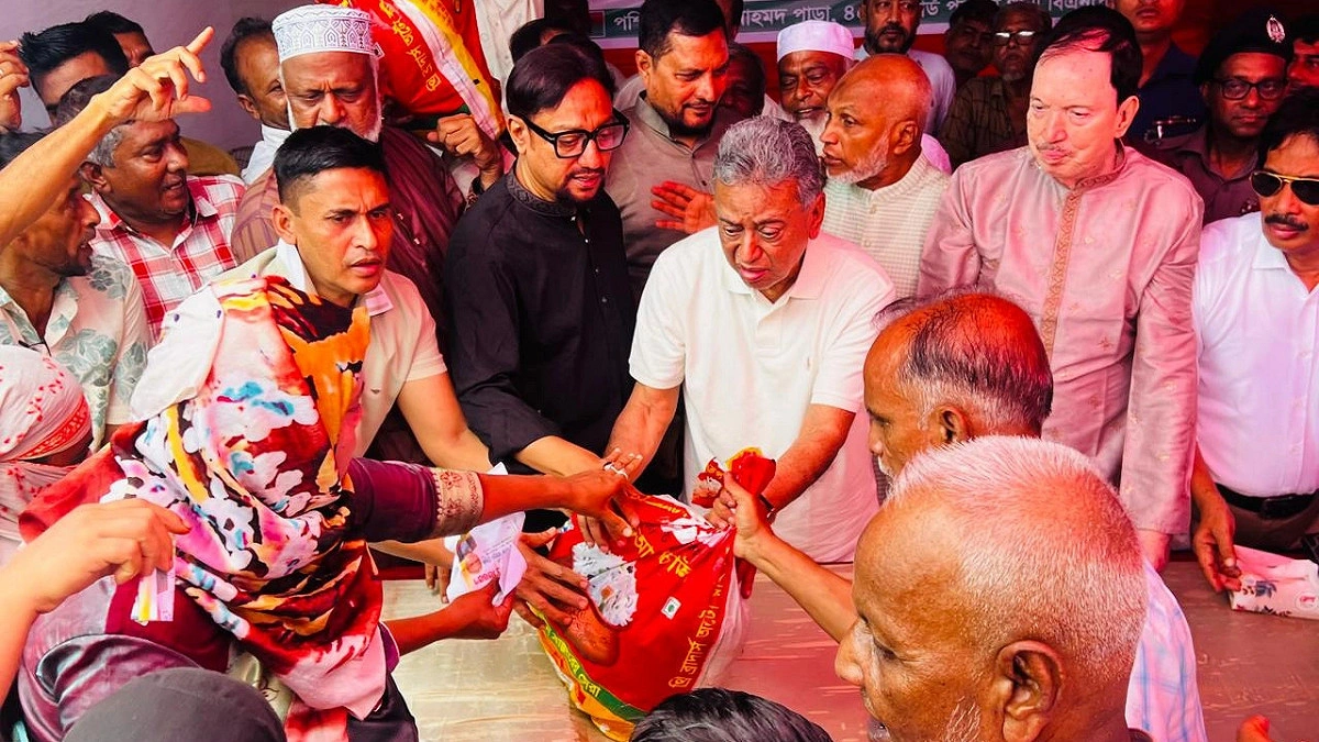 বন্যা পরবর্তী সংক্রামক রোগের প্রকোপ ঠেকাতে প্রস্তুত সরকার : চট্টগ্রামে অর্থমন্ত্রী