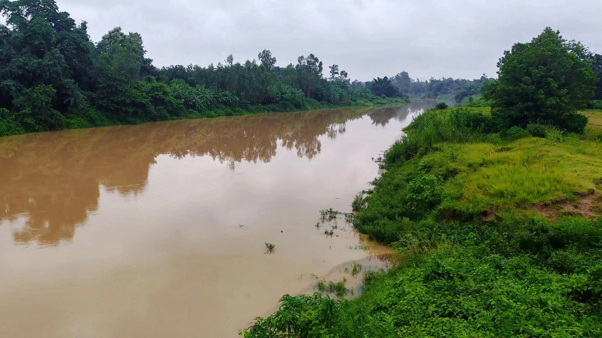 বিপৎসীমা ছুঁই ছুঁই মুহুরী নদীর পানি