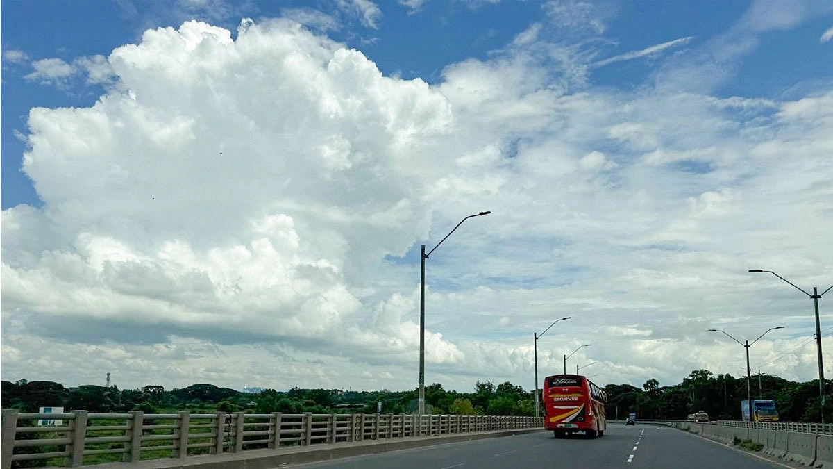 আকাশ মেঘের সুবর্ণ সুন্দর মিতালী