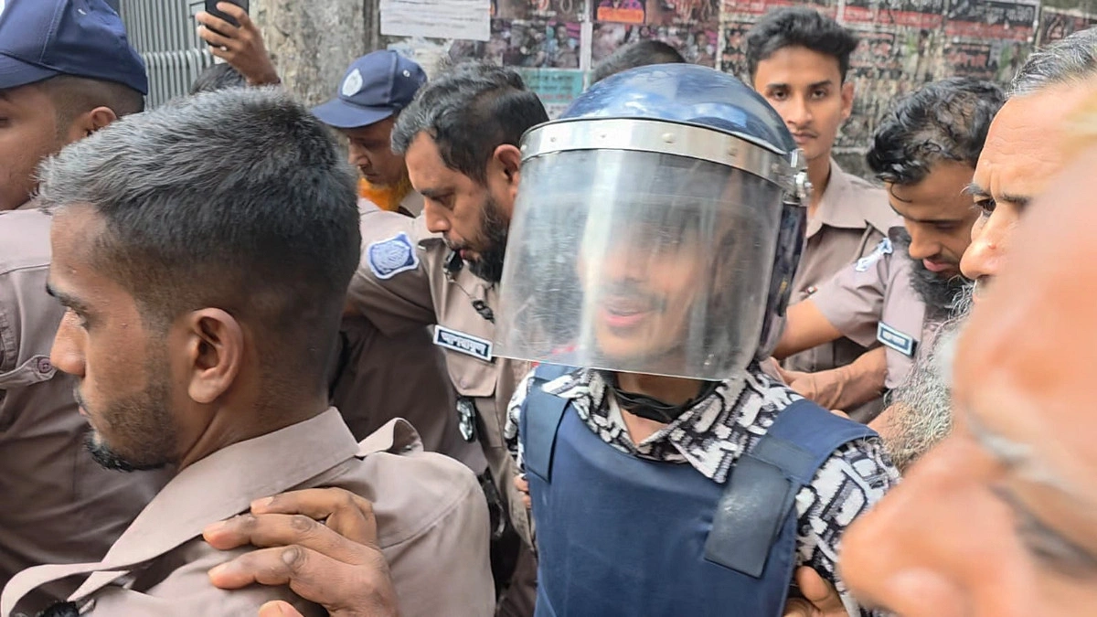 কোটি টাকা চেয়ে স্ত্রীকে মারধর, কারাগারে প্রিন্স মামুন