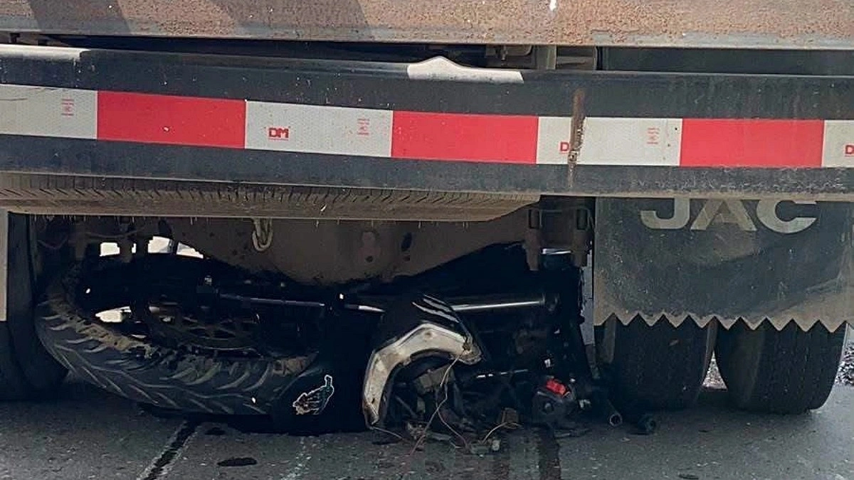 পরীক্ষা দিয়ে বাড়ি ফেরার পথে প্রাণ গেল ২ শিক্ষার্থীর