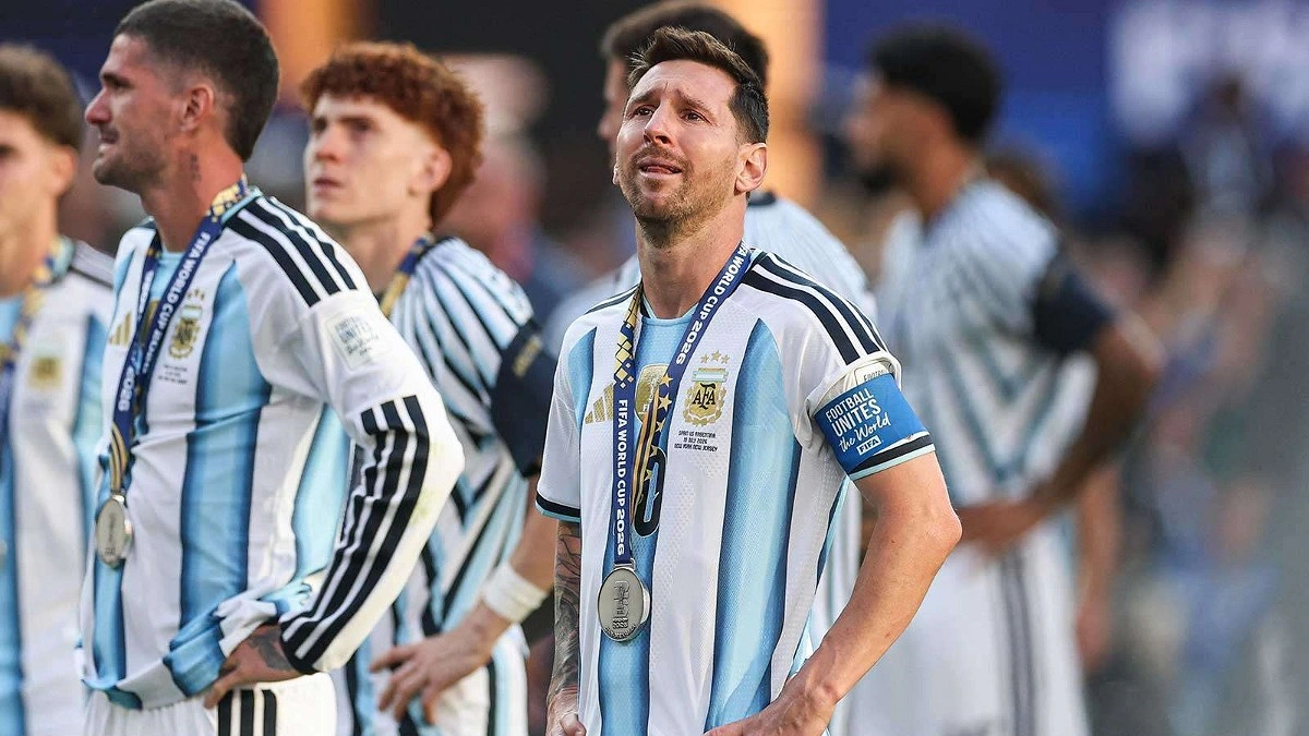 ফাইনাল হেরেও মাঠে থেকে নজির গড়ল আর্জেন্টিনা