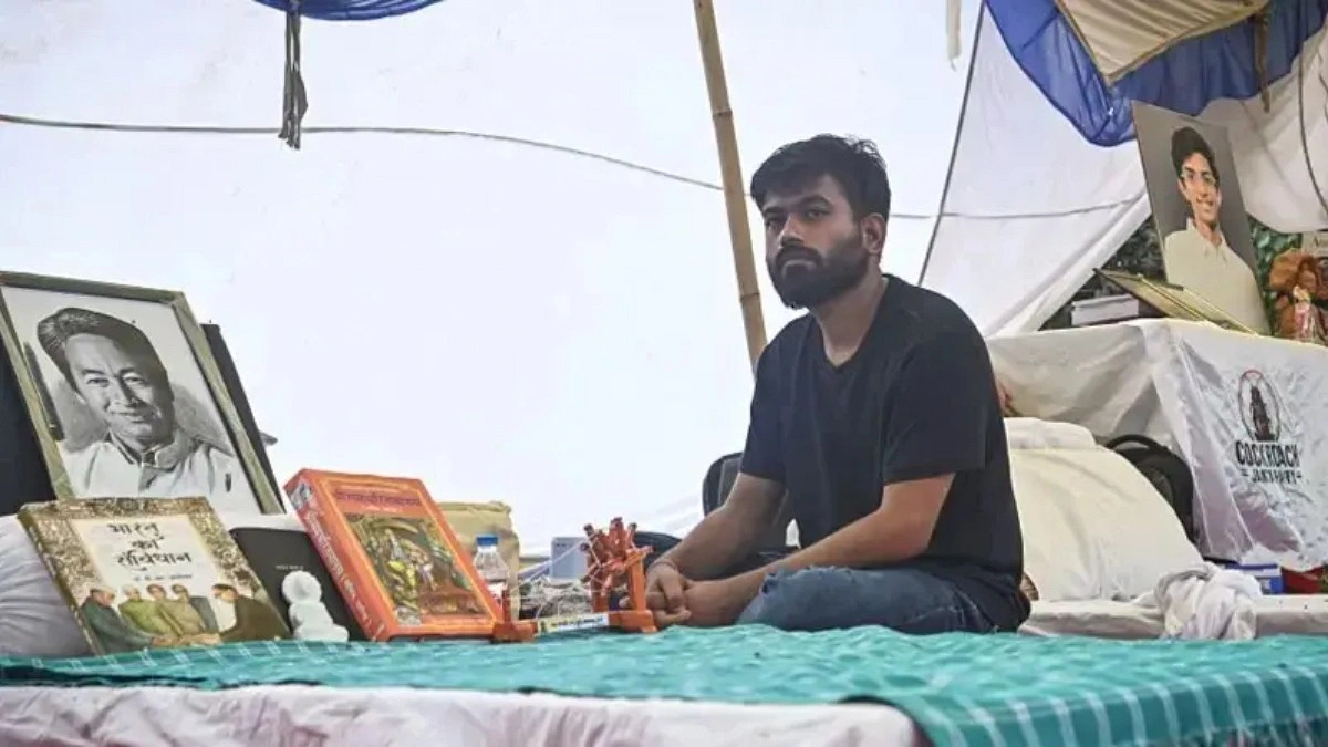 অসুস্থ হয়ে কয়েক ঘণ্টার বিশ্রামে অভিজিৎ দীপকে