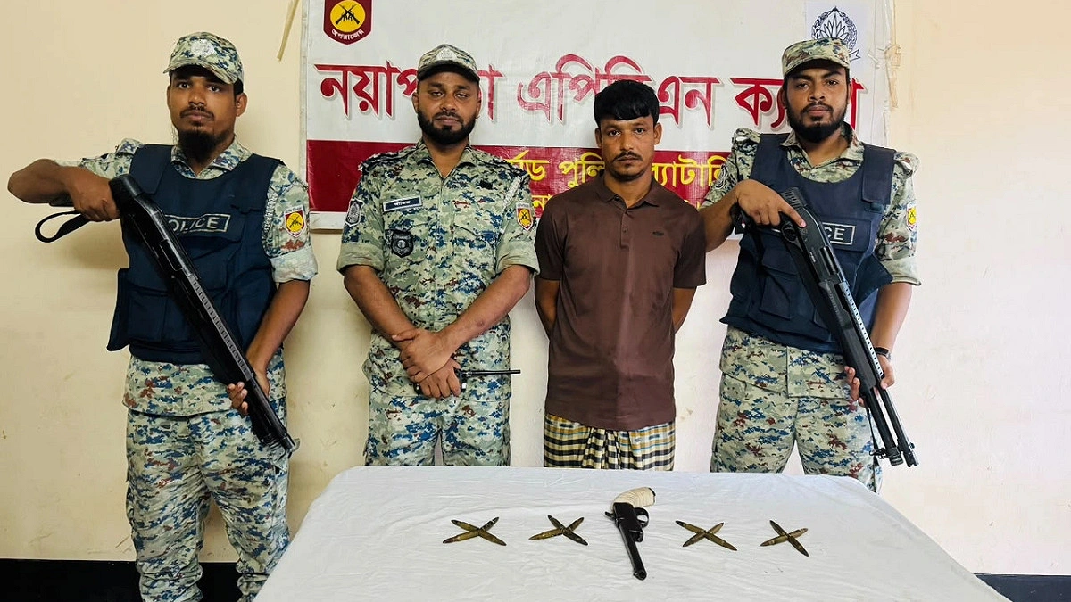 রোহিঙ্গা ক্যাম্পে অস্ত্রসহ ডাকাত আটক