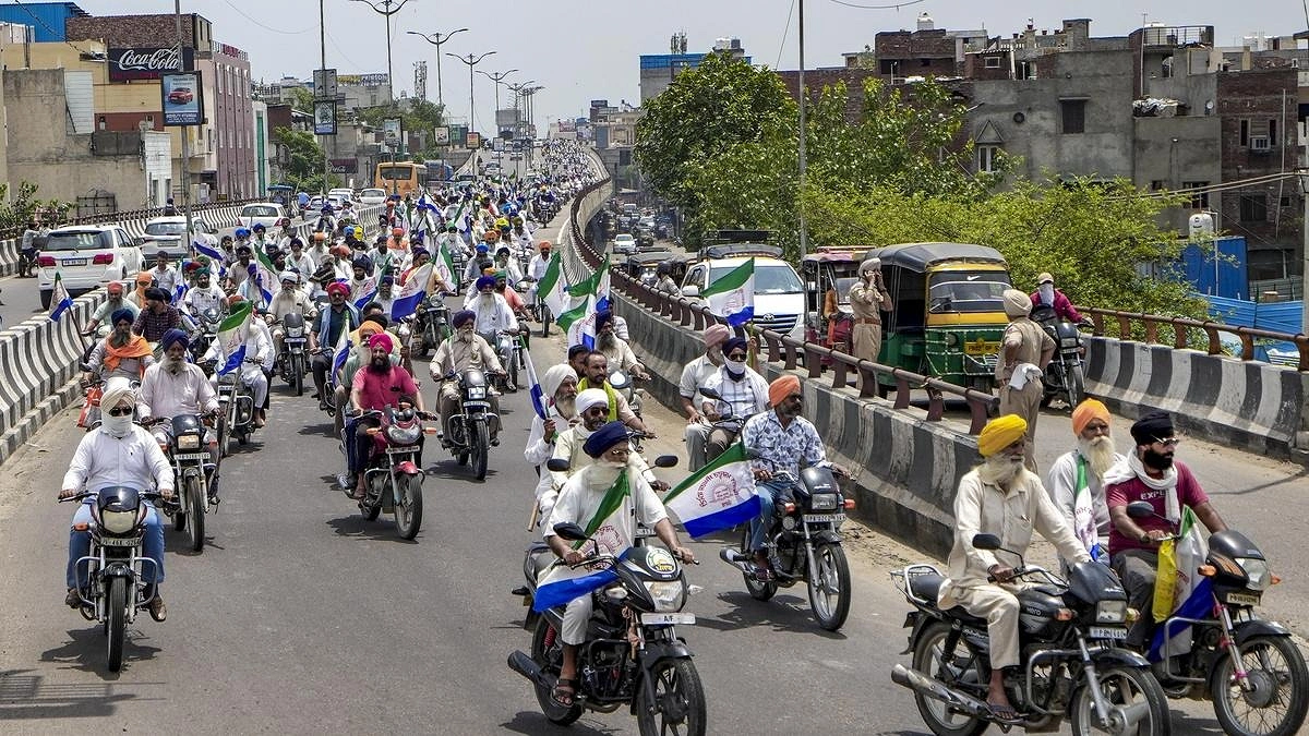 দিল্লিমুখী হাজারো কৃষক, ককরোচ আন্দোলনের মধ্যেই নতুন চাপে মোদি সরকার