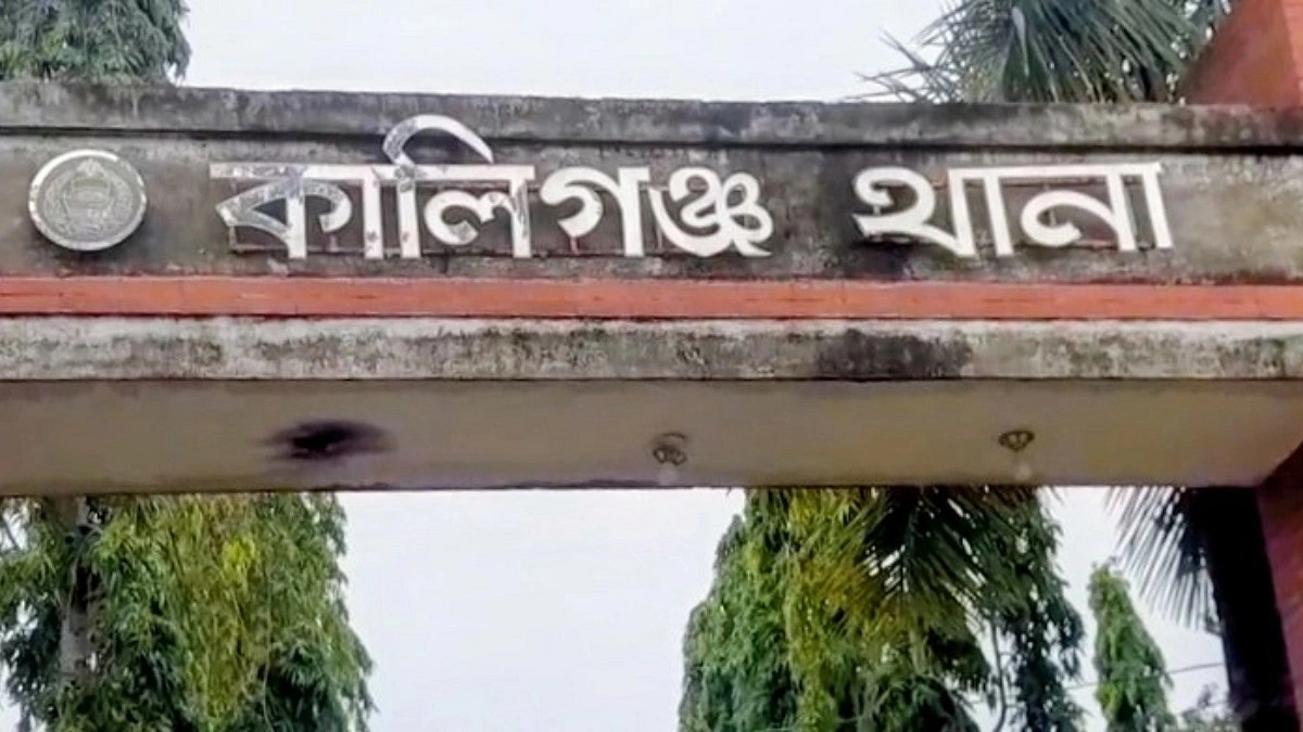 থানার ভবন ভাঙার সময় ককটেল বিস্ফোরণ, দুই শ্রমিক আহত