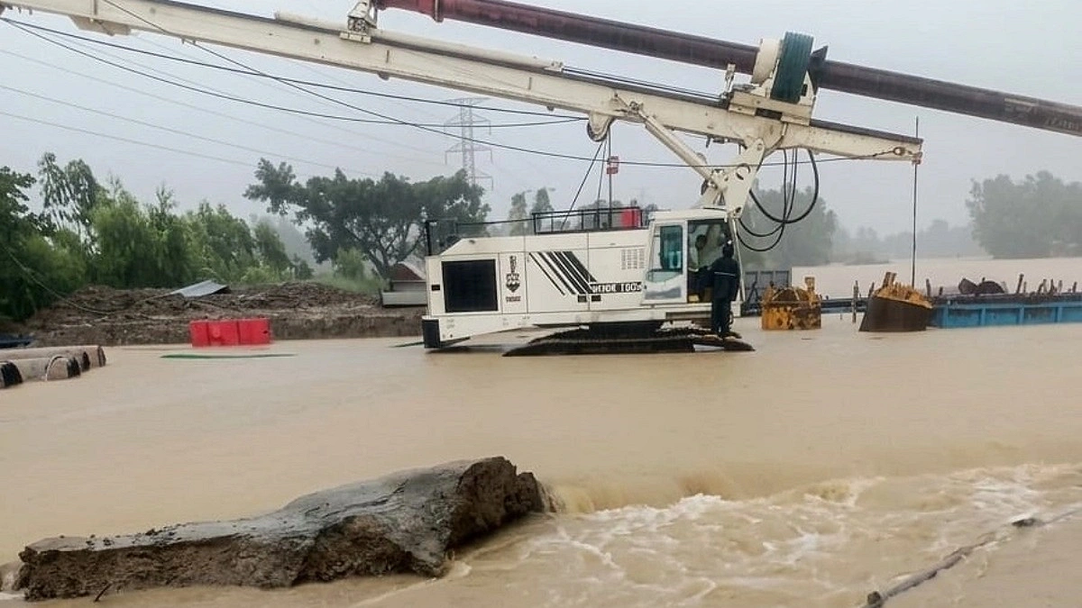 ছড়াখালে ঠিকাদারের অপরিকল্পিত বাঁধ, পানিবন্দি ৭০০ পরিবার