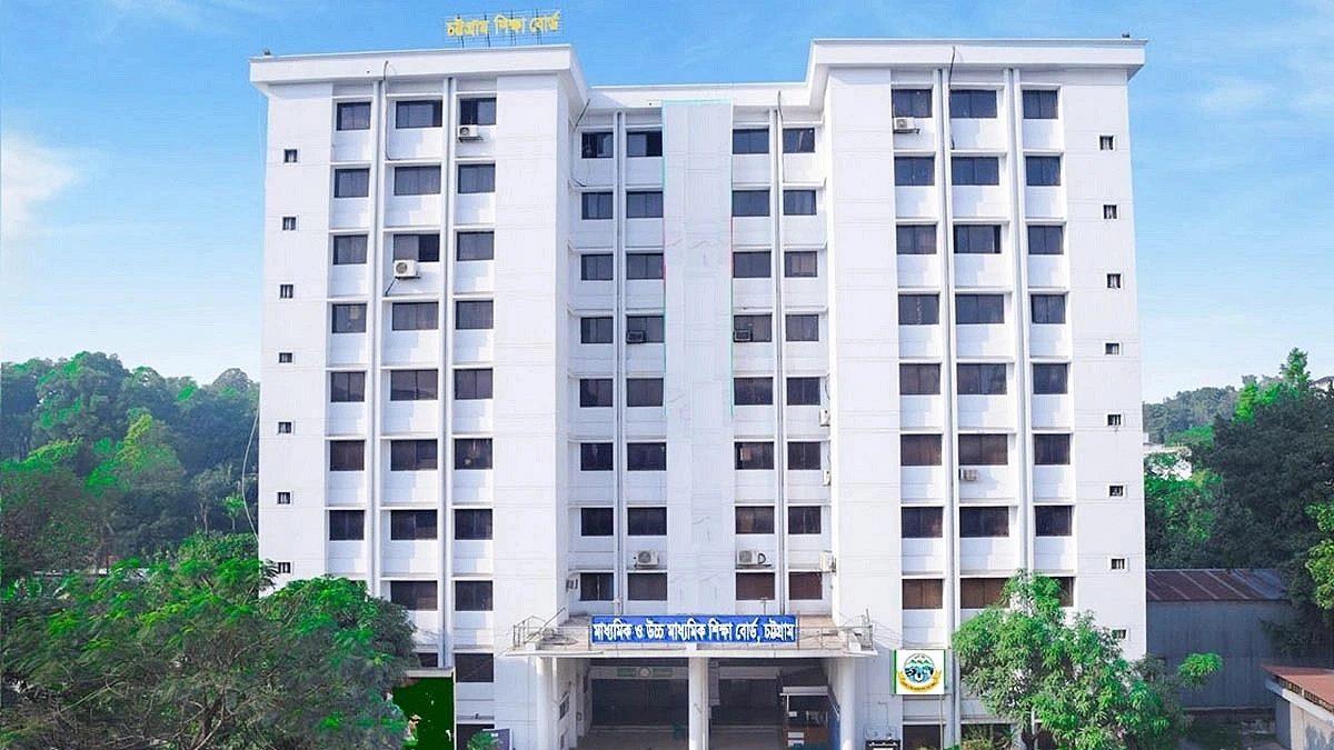 ইংরেজি প্রথমপত্র পরীক্ষা দেয়নি ২১১২ শিক্ষার্থী, বহিষ্কার ৩