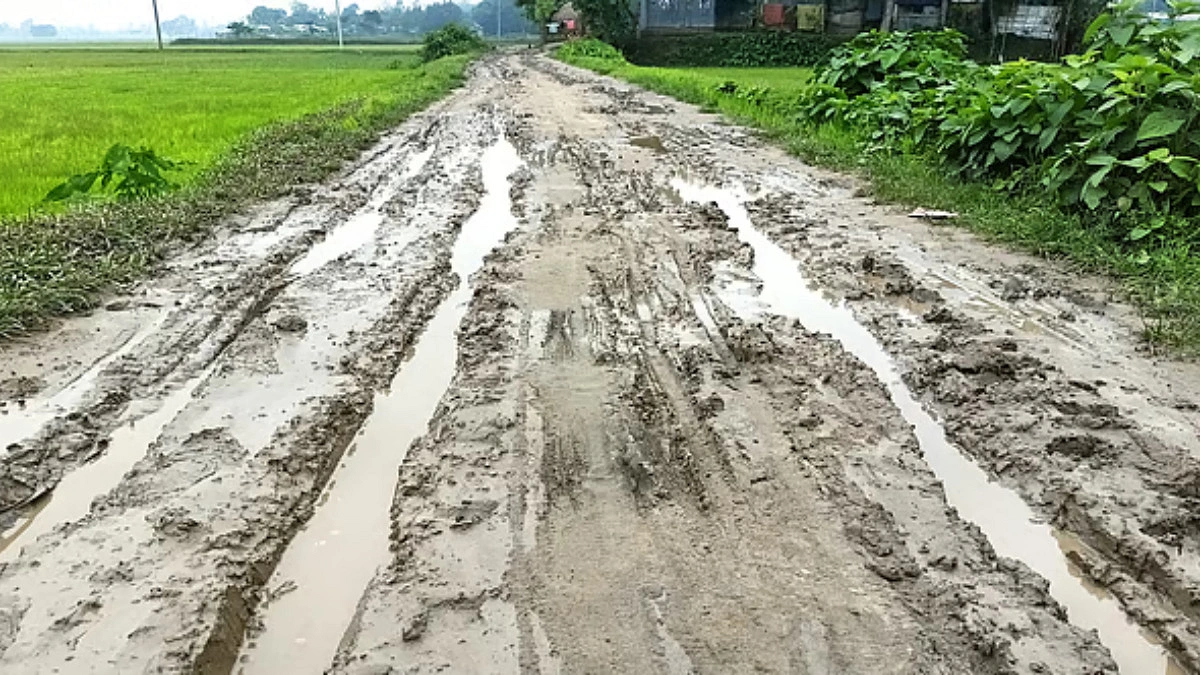 কথিত ঠিকাদারের প্রতারণার ফাঁদে এমপিসহ এলাকাবাসী
