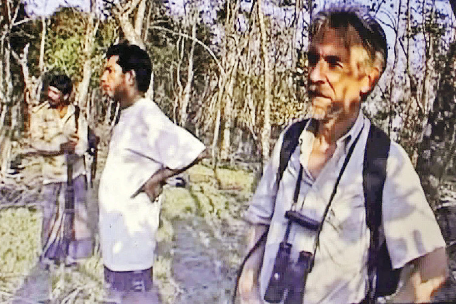 সুন্দরবনে বন্যপ্রাণী আলোকচিত্রী মাইক হার্ডের সঙ্গে, ২০০১ সােল সুন্দরবনে বন্যপ্রাণী আলোকচিত্রী মাইক হার্ডের সঙ্গে, ২০০১ সােল