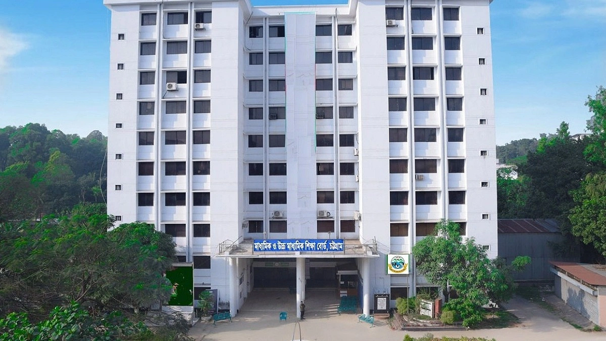 দ্রুত পরীক্ষা নিতে এইচএসসি পরীক্ষার্থীদের স্মারকলিপি