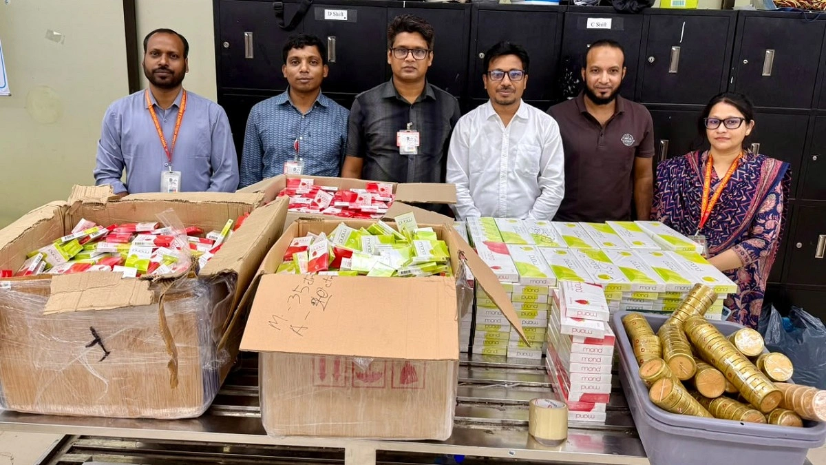শাহজালাল বিমানবন্দরে ২ কোটি টাকার সিগারেট, স্বর্ণ ও বিদেশি মদ জব্দ