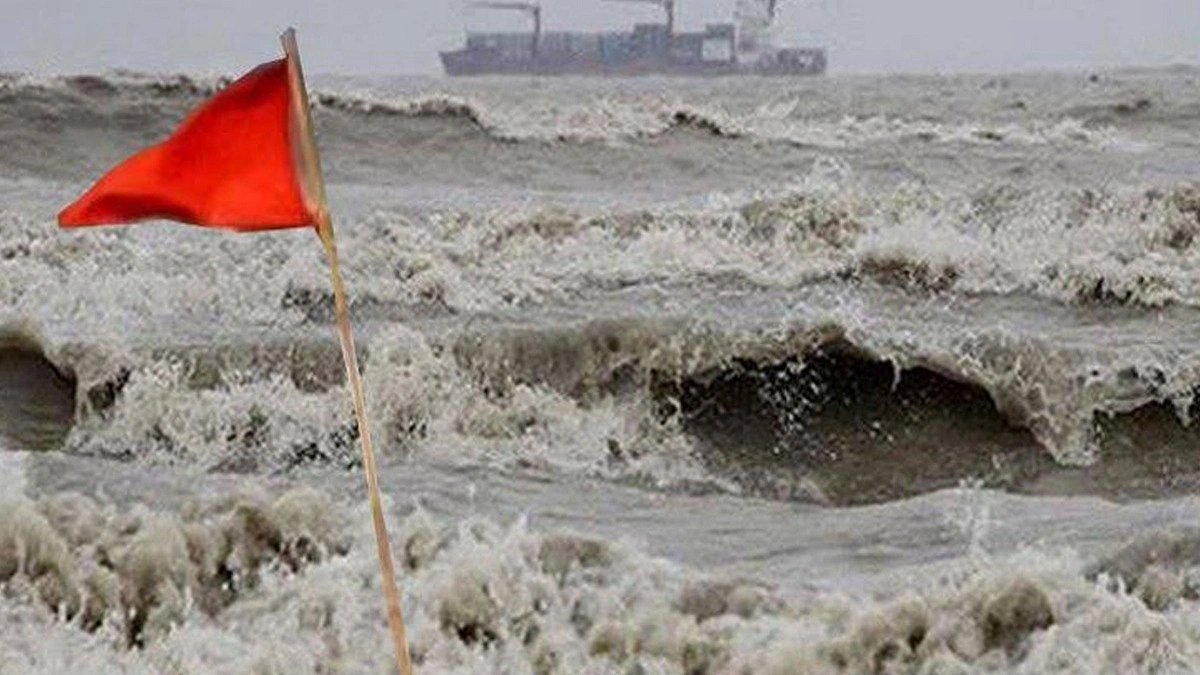 বঙ্গোপসাগরে লঘুচাপ, সমুদ্রবন্দরে ৩ নম্বর সতর্কসংকেত