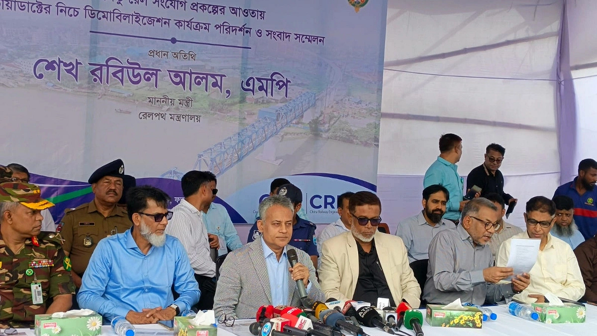 রেলসেতুর ভায়াডাক্টের নিচের মাটি কাটা প্রকল্পের স্বার্থেই জরুরী