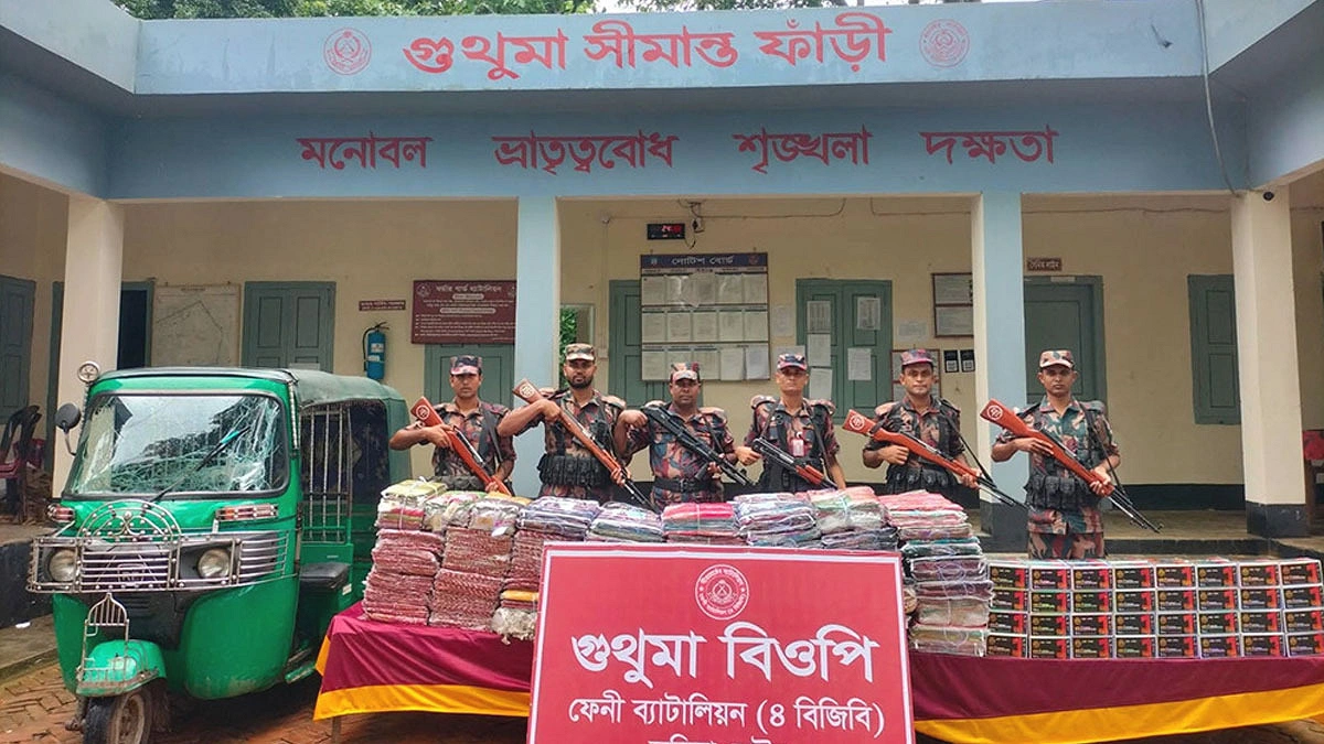 ফেনীতে দেড় কোটি টাকার ভারতীয় শাড়ি যন্ত্রাংশ জব্দ বিজিবির