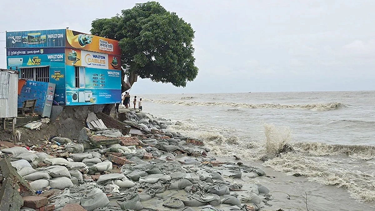ভাঙছে কুয়াকাটা সমুদ্রসৈকত