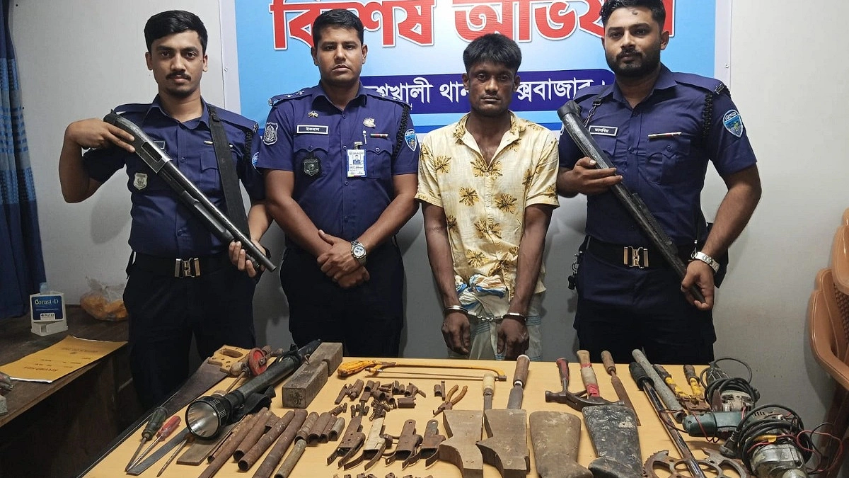 মহেশখালীর পাহাড়ে দেশীয় অস্ত্রের কারখানার সন্ধান