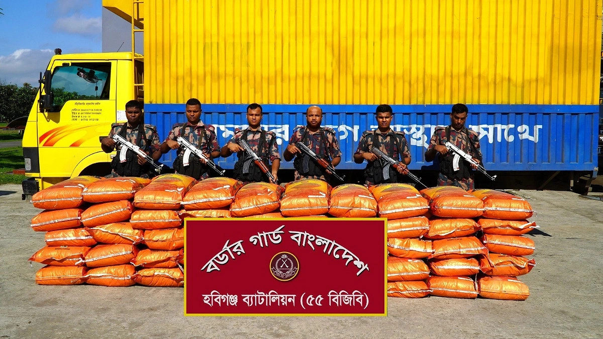 সীমান্তে কোটি টাকার ভারতীয় পণ্যসহ দুই কাভার্ডভ্যান জব্দ