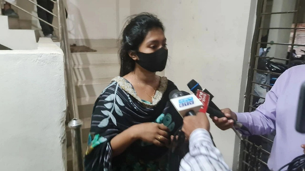 টঙ্গীতে মোটরসাইকেলে সেই তরুণী : ‘পারিবারিক টেনশনে মদ খেয়ে অসুস্থ হই’