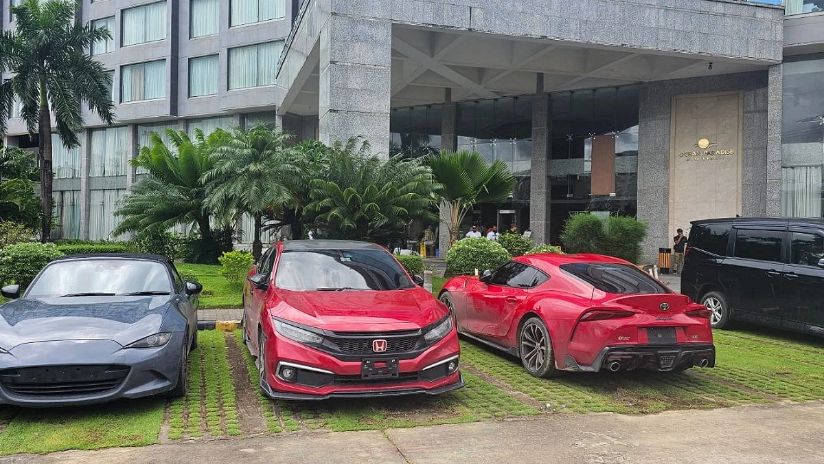 হোটেলের পার্কিংয়ে লুকানো তিন বিলাসবহুল গাড়ি জব্দ